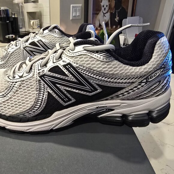 New Balance 860v2 Black White ML860XD-D MENS 10.5 RUNNING TRAINER SNEAKER NEW - Picture 1 of 7